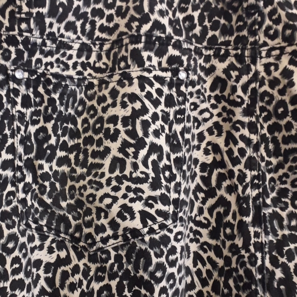 Jeans Colony Leopard Print Denim Jeans - Picture 8 of 8